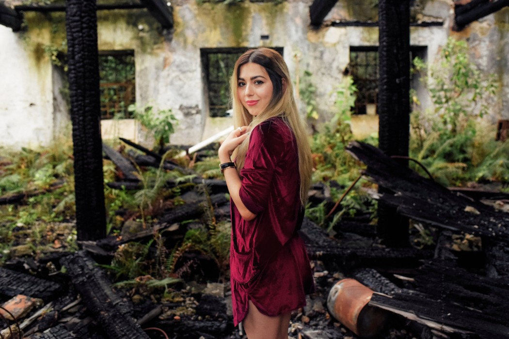Anette Morgan Vegan Mexican Blogger Zaful Red Velvet Dress